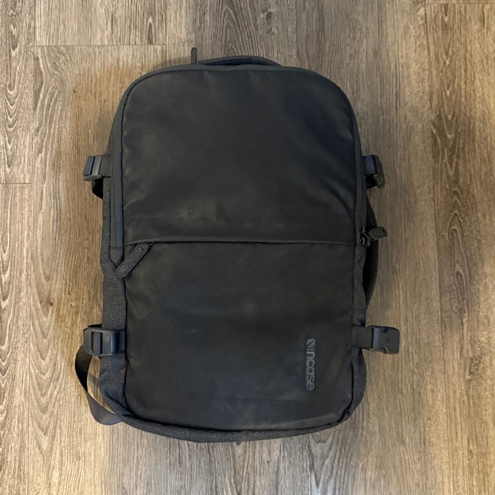 Incase EO Travel Backpack - Picture 5 of 9